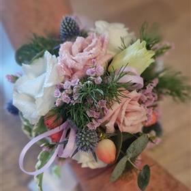 fwthumbwrist corsage pink.jpg